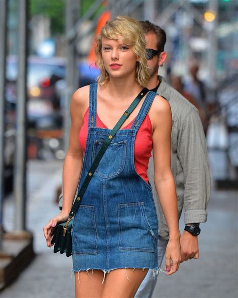 taylor swift 90s fashion.